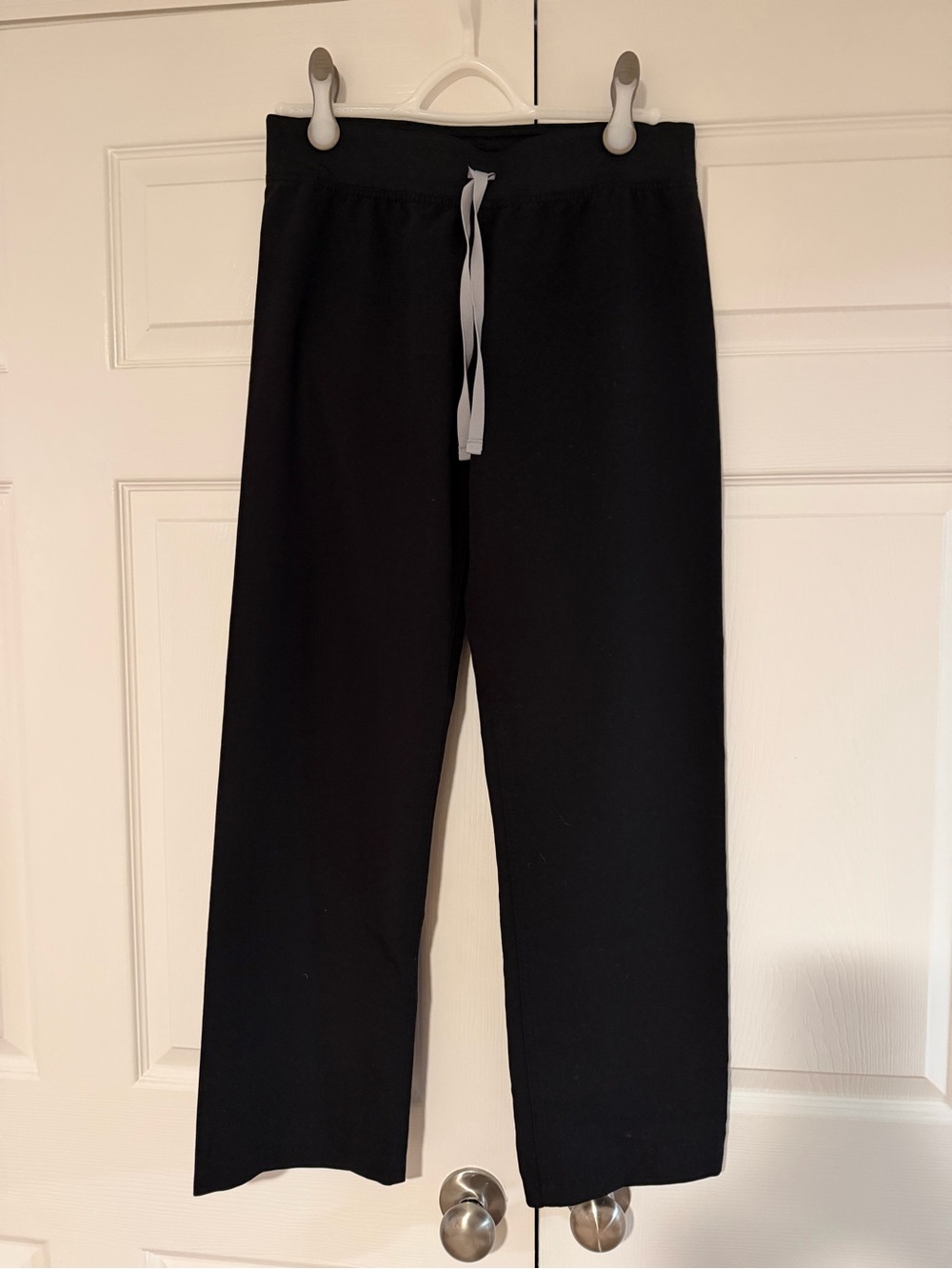 Figs Livingston scrub pants in Black